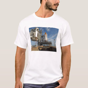 Camiseta Um vaivém espacial Atlantis da vista na plataform