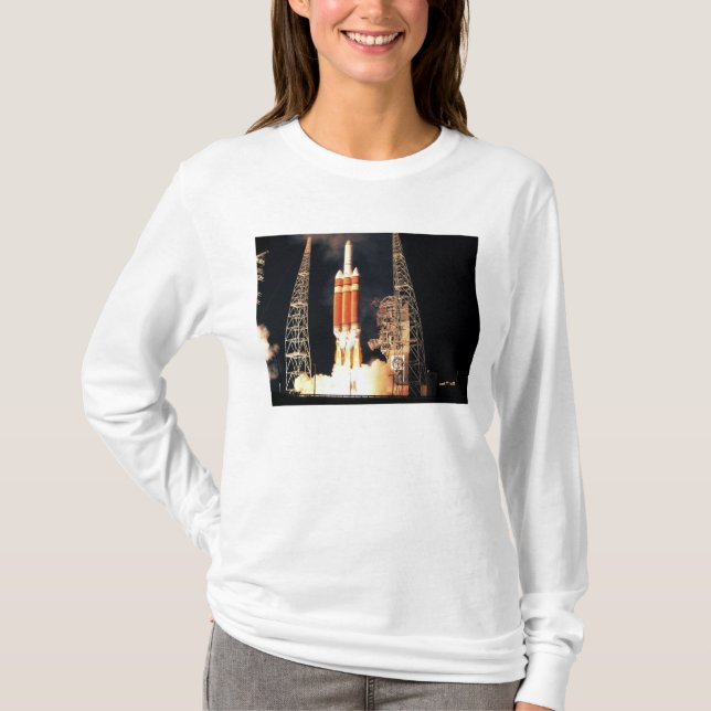 Camiseta Um voo de foguete Delta IV (Frente)