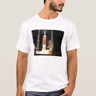 Camiseta Um voo de foguete Delta IV