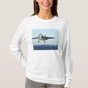 Camiseta Um zangão de F/A-18C lança-se da plataforma de v
