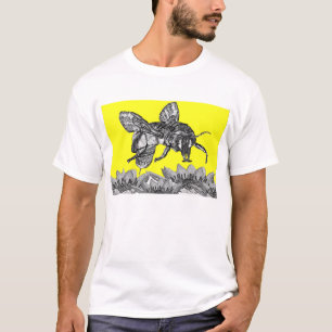 Camiseta Uma abelha ocupada bonita no jardim
