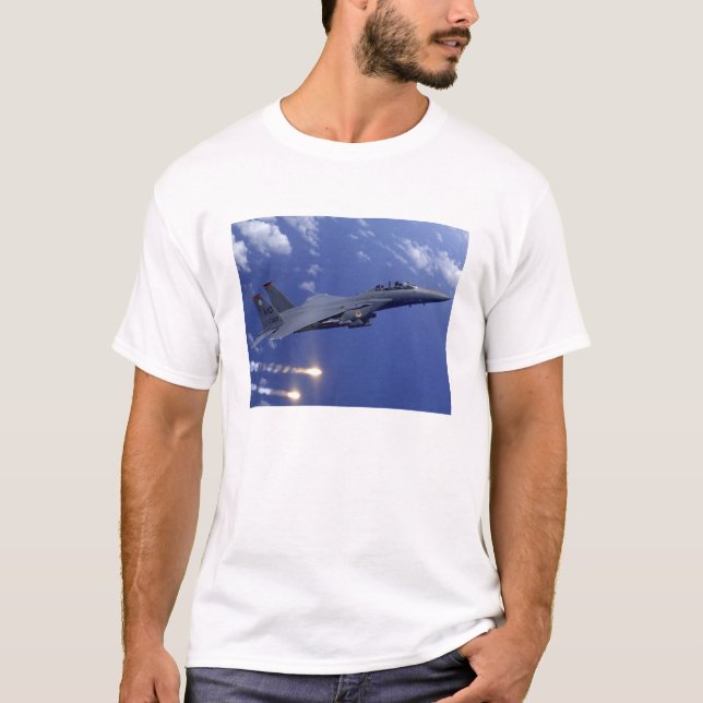 Camiseta Uma Águia de Greve da Força Aérea F-15E (Frente)