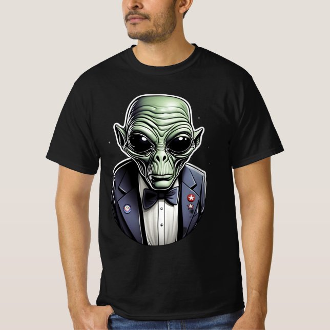 Camiseta Uma alienígena vestida de terno. (Frente)