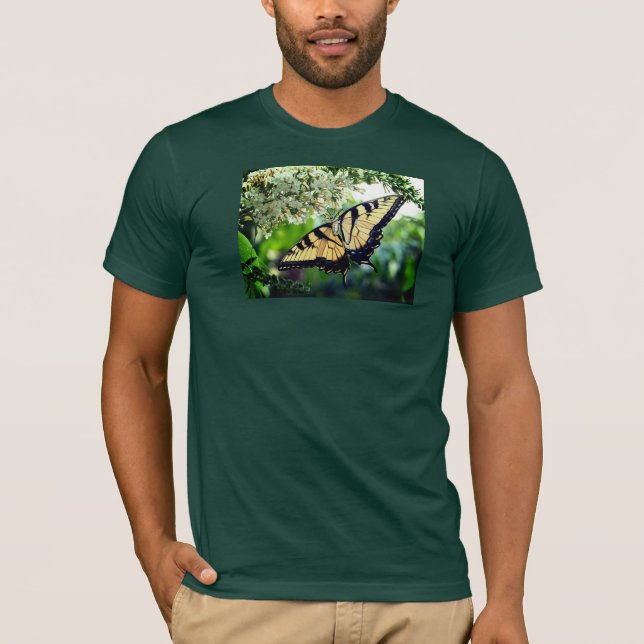 Camiseta Uma borboleta com asas amarelas e pretas (Frente)