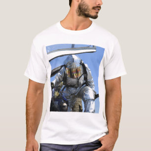 Camiseta Uma broca do salvamento é executada na plataforma