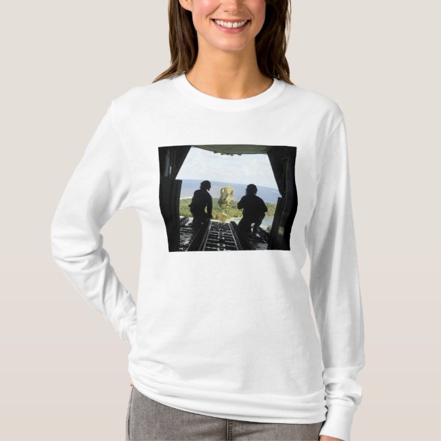 Camiseta Uma caixa de produtos humanitários (Frente)