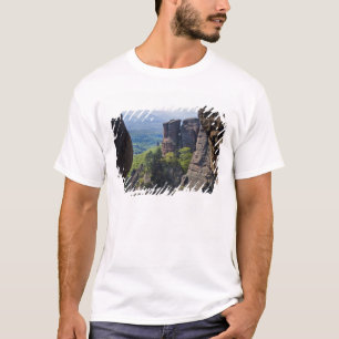 Camiseta Uma caminhada pelas ruínas do Castelo de Belogradc