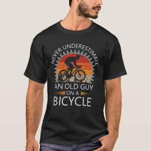 Camiseta Uma Cara Antiga Em Uma Vintagem De Ciclo Nunca Des