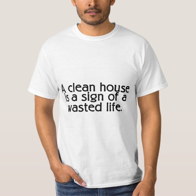 Camiseta Uma casa limpa é um sinal de uma vida desperdiçada (Frente)