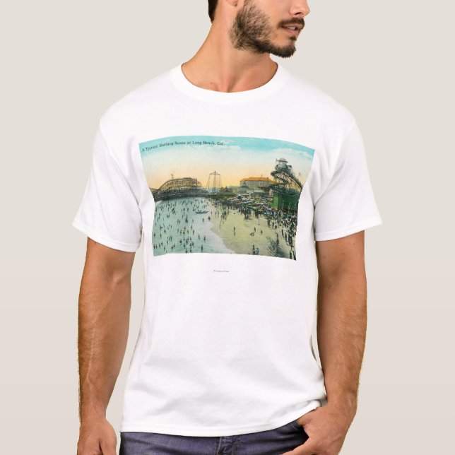 Camiseta Uma cena de banho típica na praia (Frente)