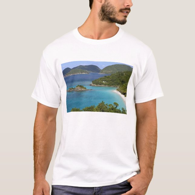 Camiseta Uma cena de Caneel Bay de uma estrada na Rua. (Frente)