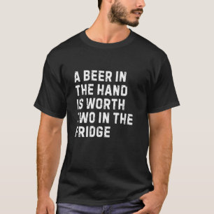 Camiseta Uma Cerveja na Mão Vale Duas na Geladeira