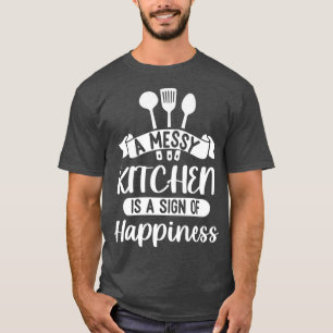 Camiseta Uma cozinha bagunçada é um sinal de felicidade