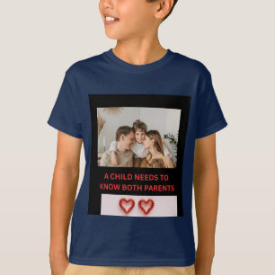 CAMISETA UMA CRIANÇA PRECISA CONHECER AMBOS OS PAIS