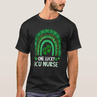 Camiseta Uma Enfermeira De Uti Sortuda Dia De São Patrício