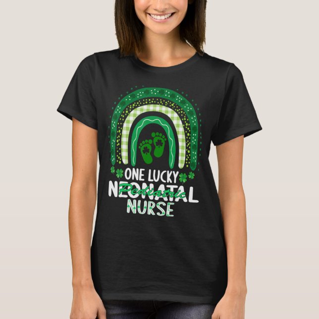 Camiseta Uma Enfermeira Neonatal Pediátrica Com Sorte Rn (Frente)