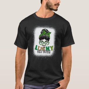 Camiseta Uma Enfermeira Nicu Sortuda Coque Desgrenhado Desc