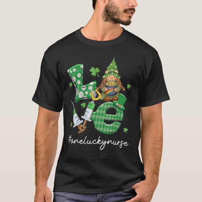 Camiseta Uma Enfermeira Sortuda Gnome Stethoscope Scrub Rua (Frente)