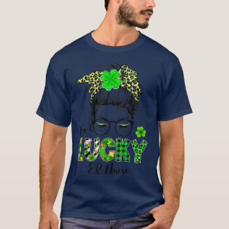 Camiseta Uma enfermeira sortuda Messy Bun Shamrocks Rua Pat