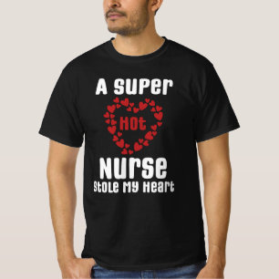 Camiseta Uma Enfermeira Super Quente Roubou Meu Coração Eng