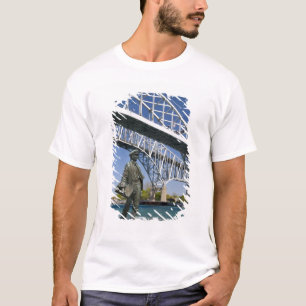 Camiseta Uma estátua de Thomas Edison pelo artista local Mi