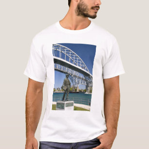 Camiseta Uma estátua de Thomas Edison pelo artista local Mi