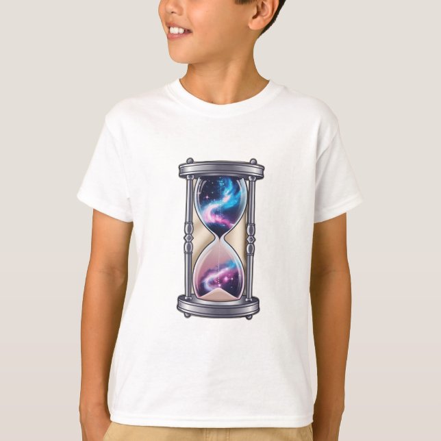 Camiseta Uma face de relógio feita de planetas. (Frente)
