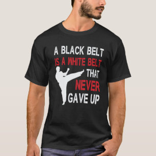 Camiseta Uma Faixa Preta É Uma Faixa Branca Que Nunca Desis