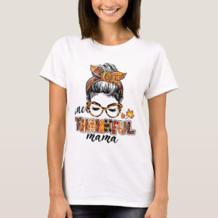 Camiseta Uma Feliz Mamãe Mensageira Caiu no Outono Tha