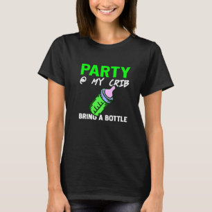 Camiseta Uma Festa No Meu Berço Traga Uma Garrafa Presente