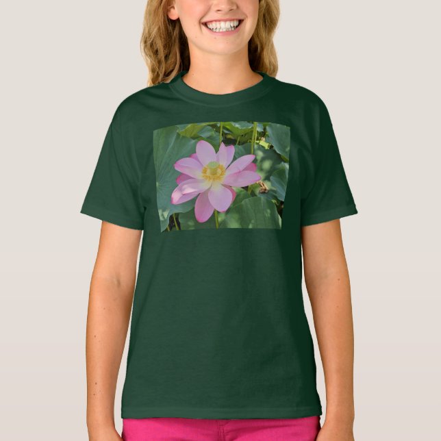 Camiseta Uma flor de lótus vibrante (Frente)