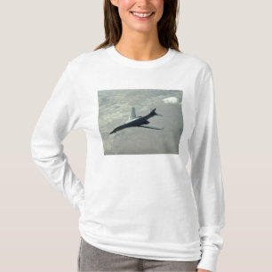 Camiseta Uma Força Aérea dos EUA B-1B Lancer numa patrulha 
