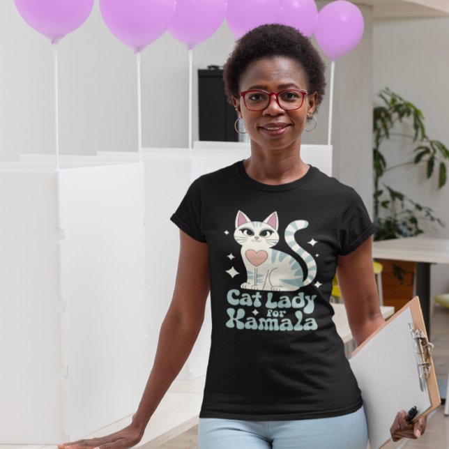 Camiseta Uma gata encantadora apóia Kamala em arte (Criador carregado)