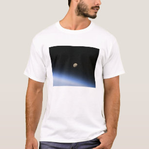 Camiseta Uma lua gibbous visível acima da atmosfera de
