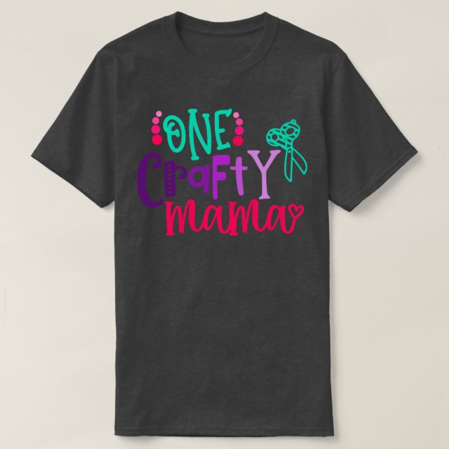 Camiseta Uma Mama Crafty (Frente do Design)