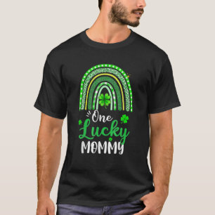Camiseta Uma Mamãe Sortuda Arco-Íris Dia de São Patríci