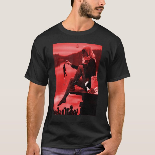 Camiseta Uma Máscara De Artes Rapariga Com Ouros Vermelhos  (Frente)