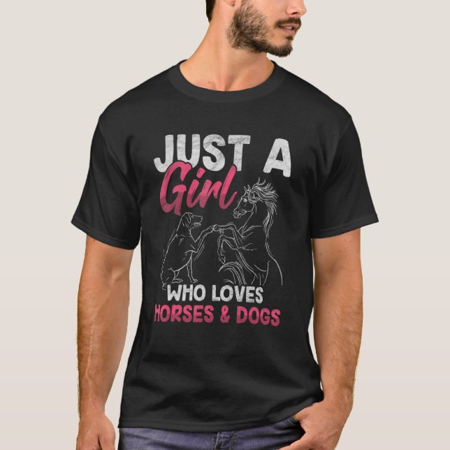 Camiseta Uma Menina Que Ama Cavalos E Cachorros (Frente)