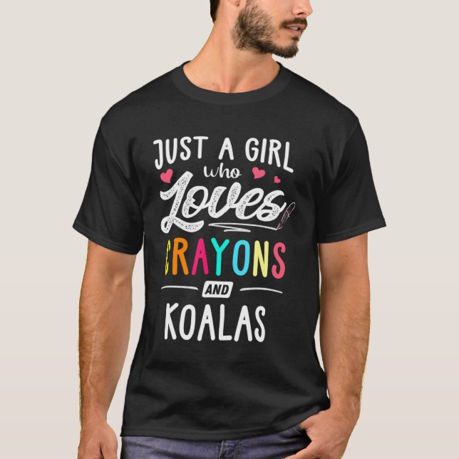 Camiseta Uma Menina Que Ama Crayons E Jovens De Koalas (Frente)