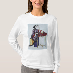 Camiseta Uma mulher chinesa que arranja seu cabelo