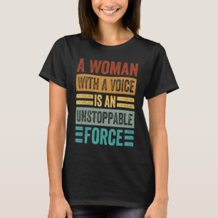 Camiseta Uma Mulher Com Voz É Uma Mulher De Força Implacáve