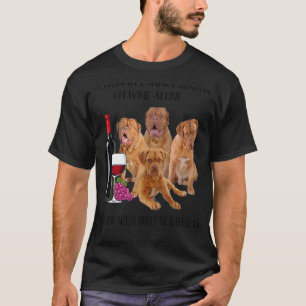 Camiseta Uma Mulher Não Pode Sobreviver Ao Vinho Sozinha Do