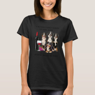Camiseta Uma Mulher Não Pode Sobreviver Ao Vinho Sozinha No