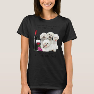 Camiseta Uma Mulher Não Pode Sobreviver Apenas Ao Vinho Bic
