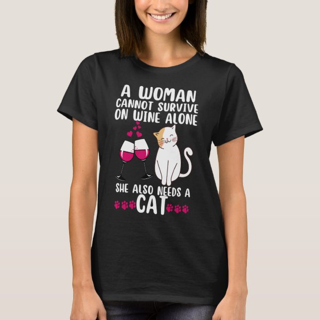 Camiseta Uma Mulher Não Pode Sobreviver Sozinha Ao Vinho De (Frente)