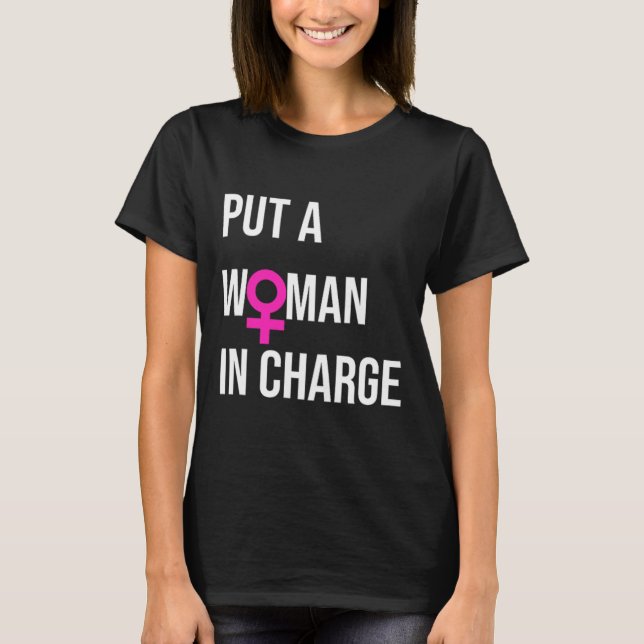 Camiseta Uma Mulher Responsável Pelo Potus Female President (Frente)
