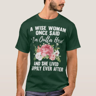 Camiseta Uma Mulher Sábia Disse Que Eu Saí Daqui Engraçado 