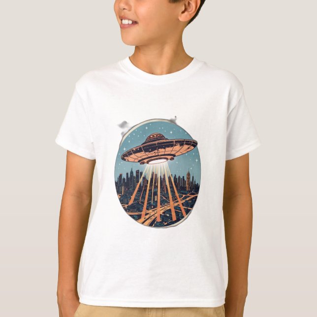 Camiseta Uma nave auxiliar pairando sobre uma cidade (Frente)