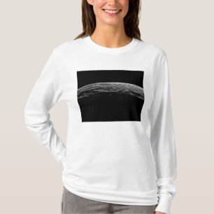 Camiseta Uma paisagem irreal da lua de Saturn