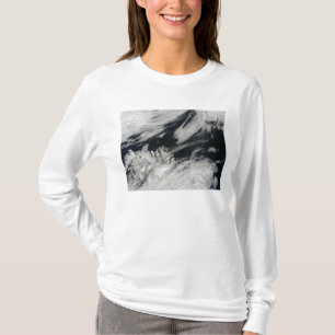 Camiseta Uma pena cinzenta pálida da cinza funde da cimeir